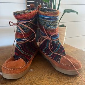Tom’s Sweater Boots Women’s Size 10 FITS VERY SMALL!!!!